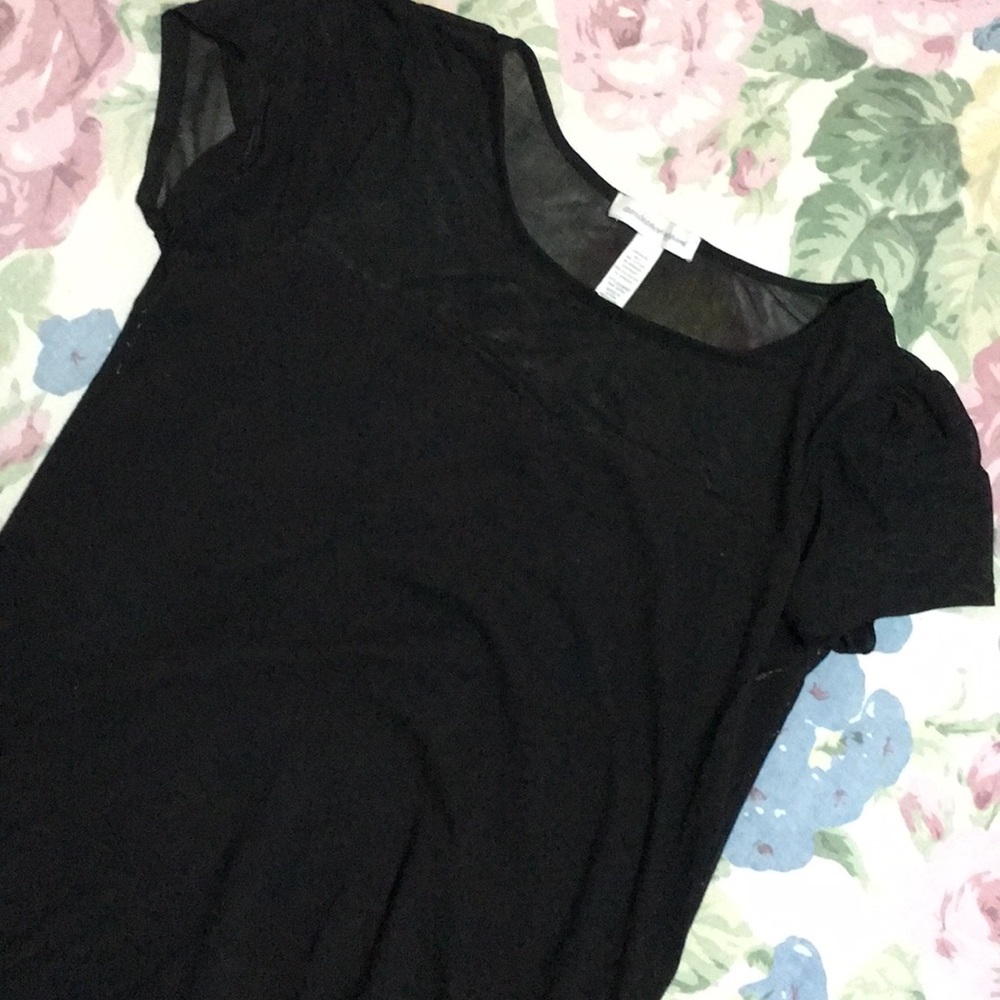 A tee shirt